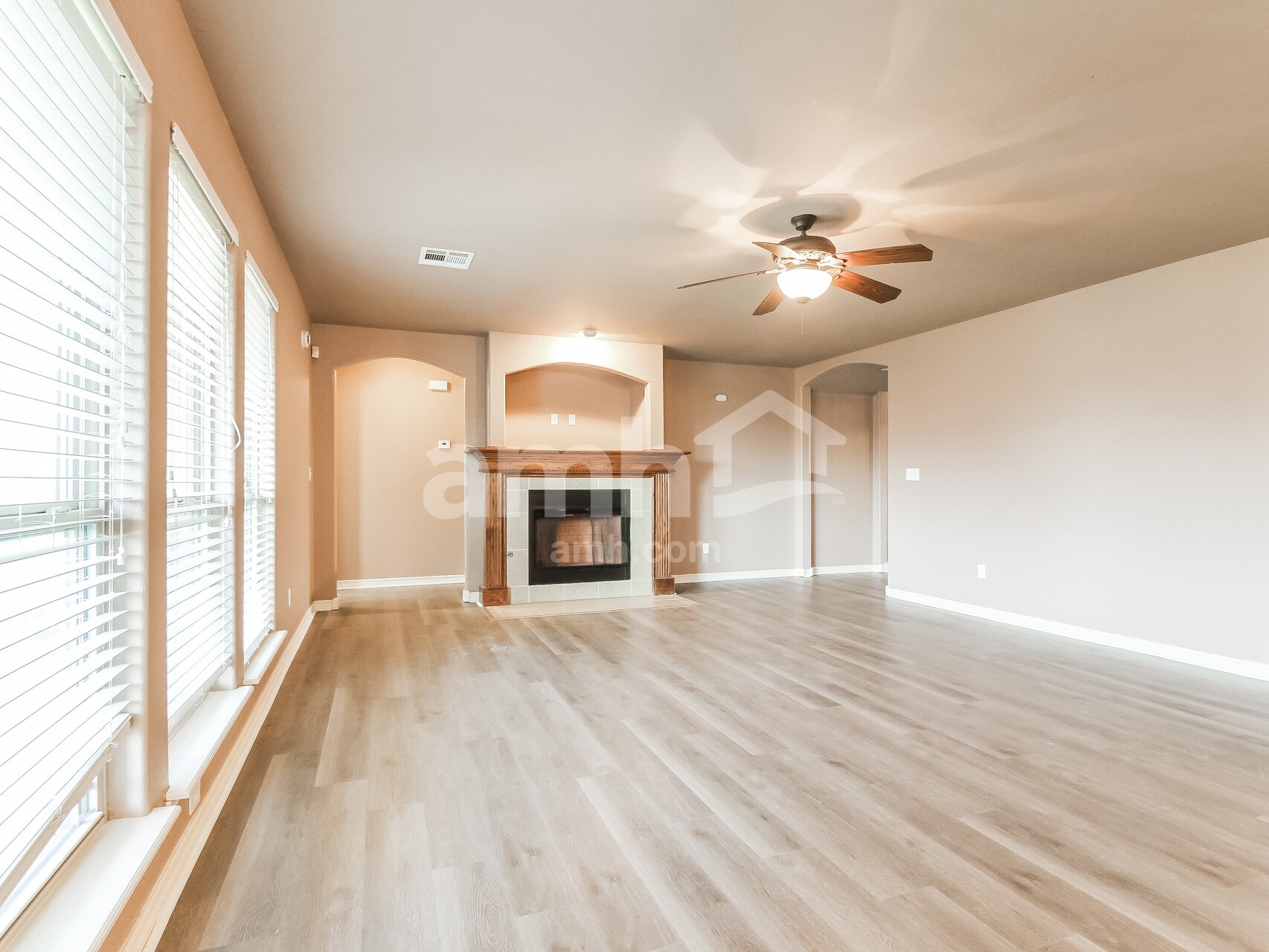 Building Photo - 1628 East Edgewater St S