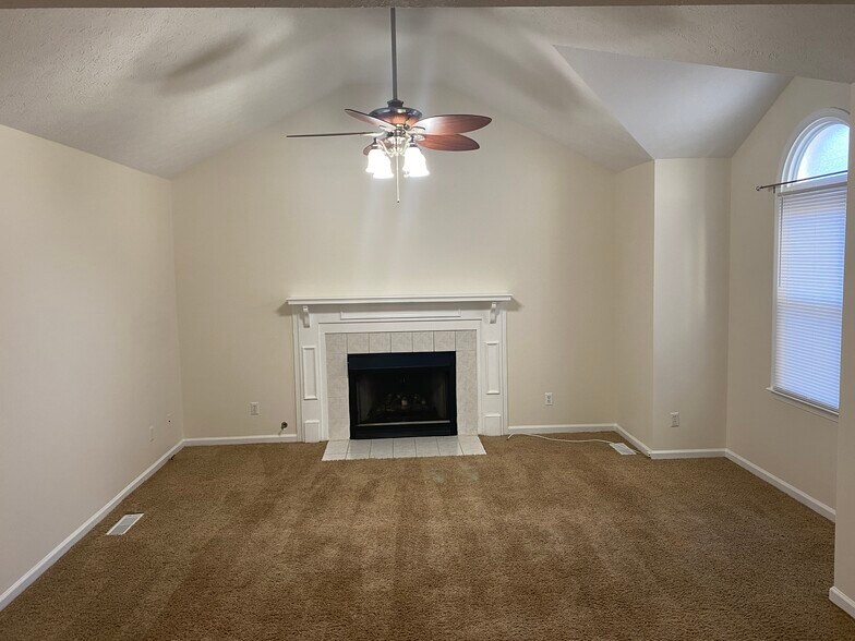 Building Photo - 121 Whispering Pines Ct