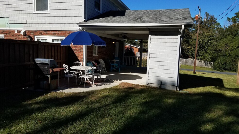 Rear patio and yard area - 229 Monterey Dr