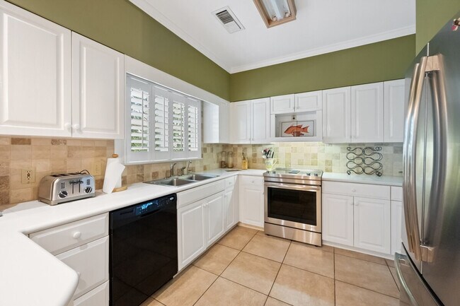 Building Photo - 127 Marsh Lake Dr