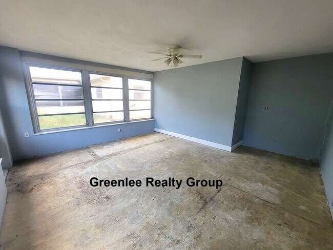 Building Photo - Beautifully Updated 3 Bedroom/2.5 Bathroom...