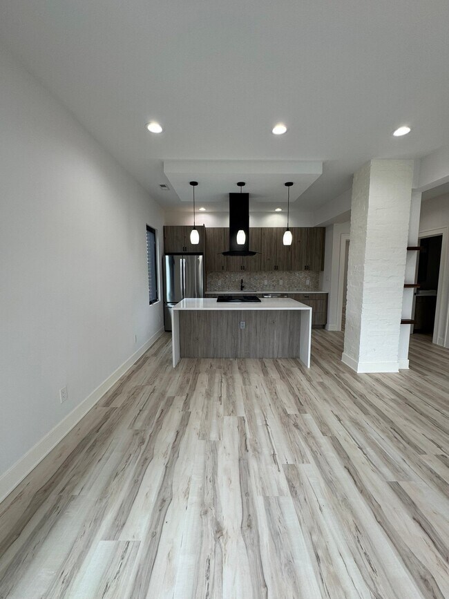Building Photo - 6810 Herman Ave