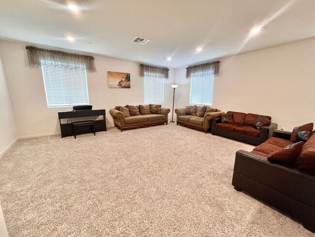 Building Photo - Reduced!! Stunning 5-bedroom, 3-bathroom home with SOLAR and SO MUCH MORE!