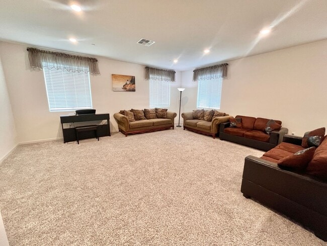 Building Photo - Reduced!! Stunning 5-bedroom, 3-bathroom home with Solar!