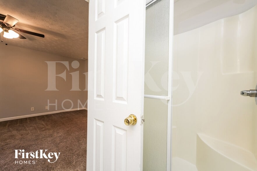 Building Photo - 4005 Huddersfield Dr SW