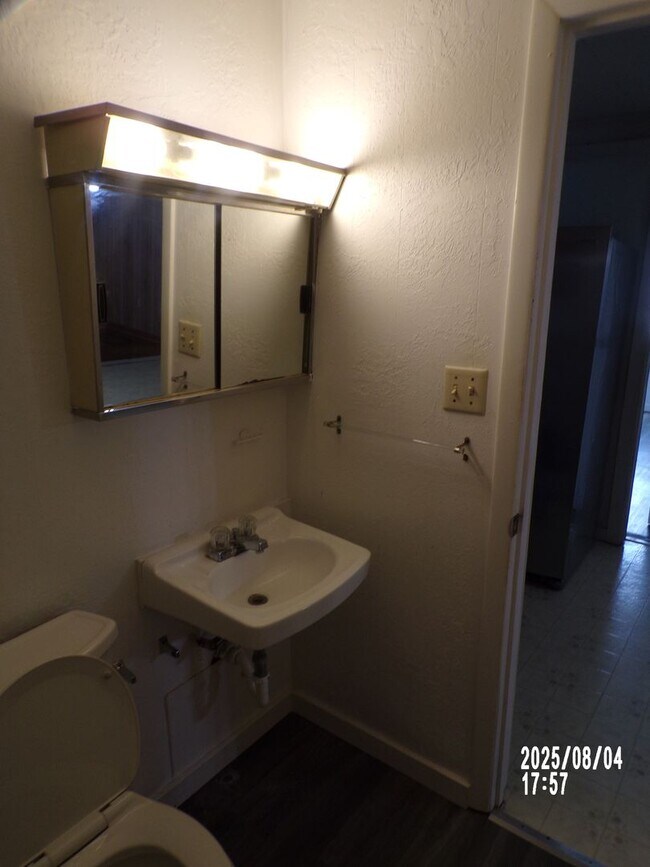 Building Photo - centrally located, pets negotiable with owner approval