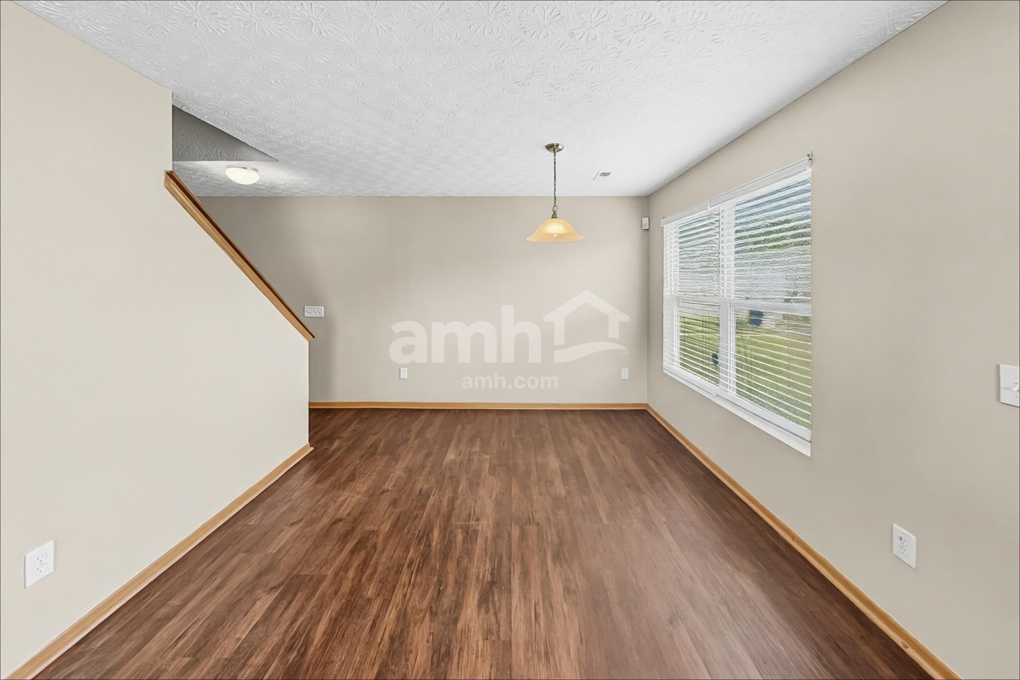 Building Photo - 6306 Pompano St
