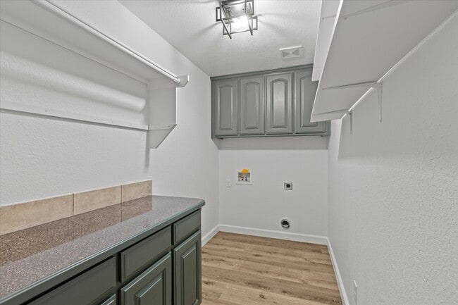 Building Photo - 2517 Hayley Dr