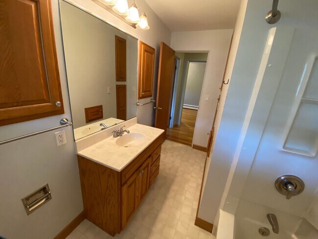 Building Photo - Charming 3-Bed, 2-Bath Home in North Fargo