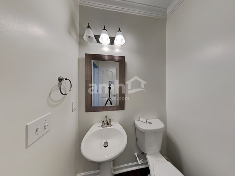 Building Photo - 404 Moses Rhyne Dr