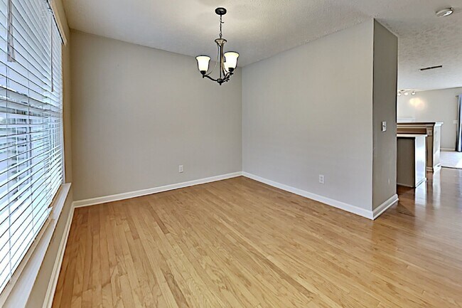 Building Photo - 213 Shadow Glen Dr
