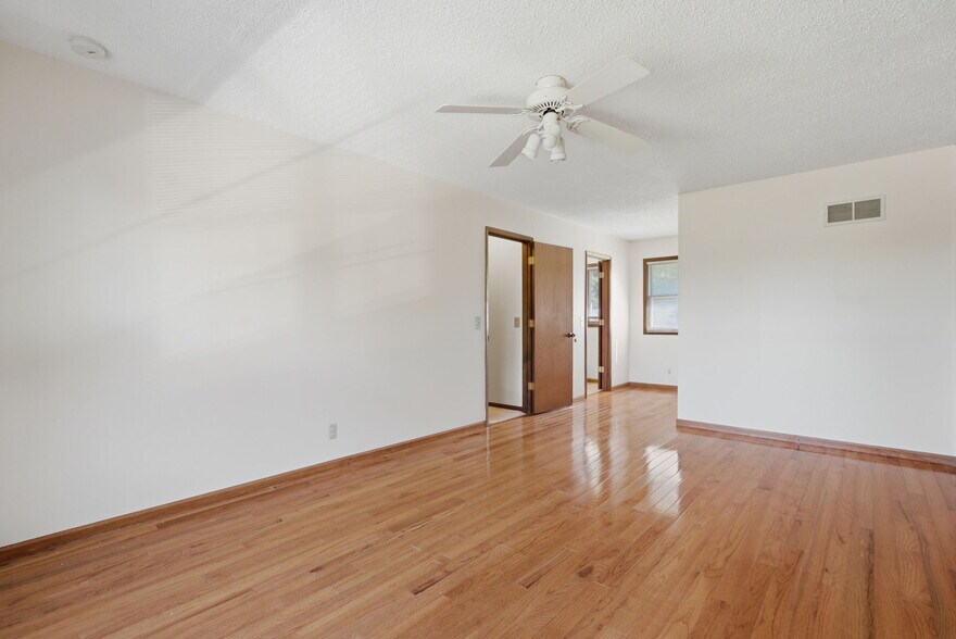 Building Photo - 4813 Surrey Ct