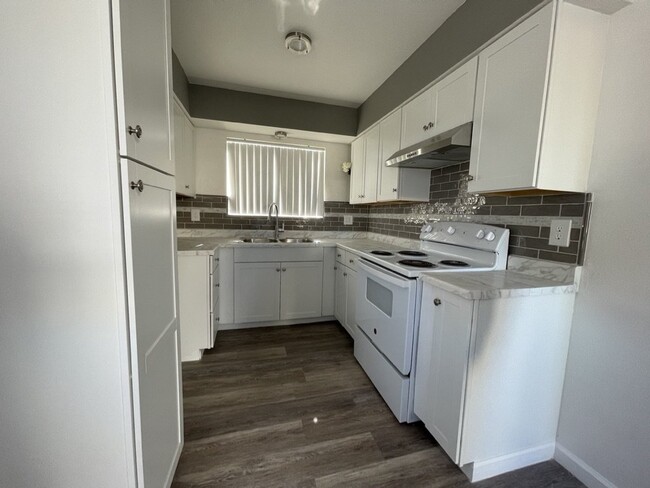 Building Photo - One bedroom one bath condo with garage, $8...