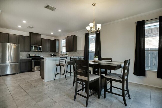 Building Photo - 521 Bradford Ln