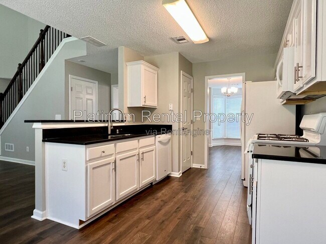 Building Photo - 2813 Priestcliff Dr SE