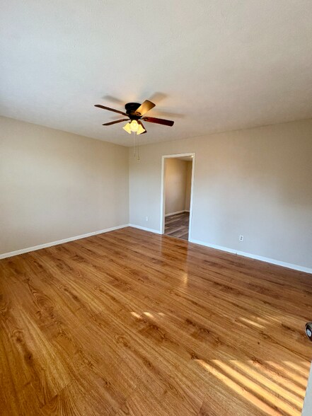 Building Photo - 412 Meadowview Ln