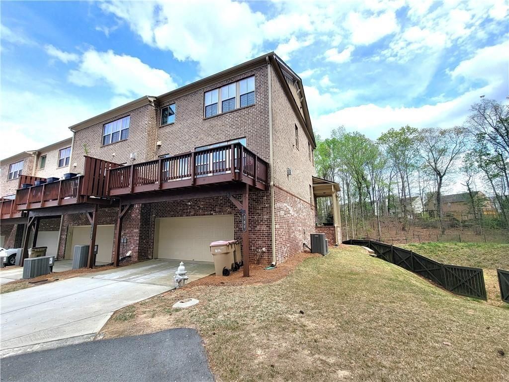 Building Photo - 600 Northaven Ave