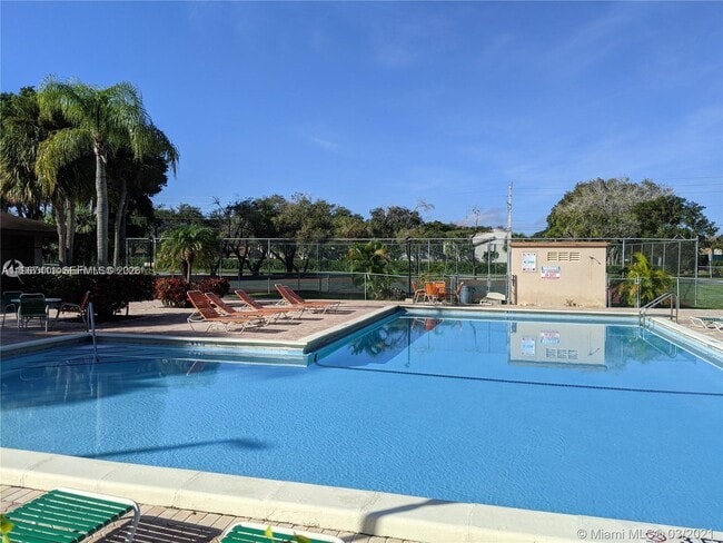 Building Photo - 10875 SW 112th Ave