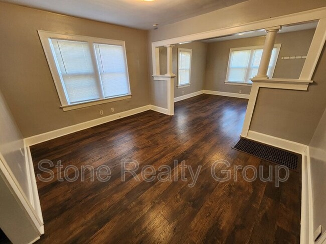 Building Photo - 715 3rd Ave