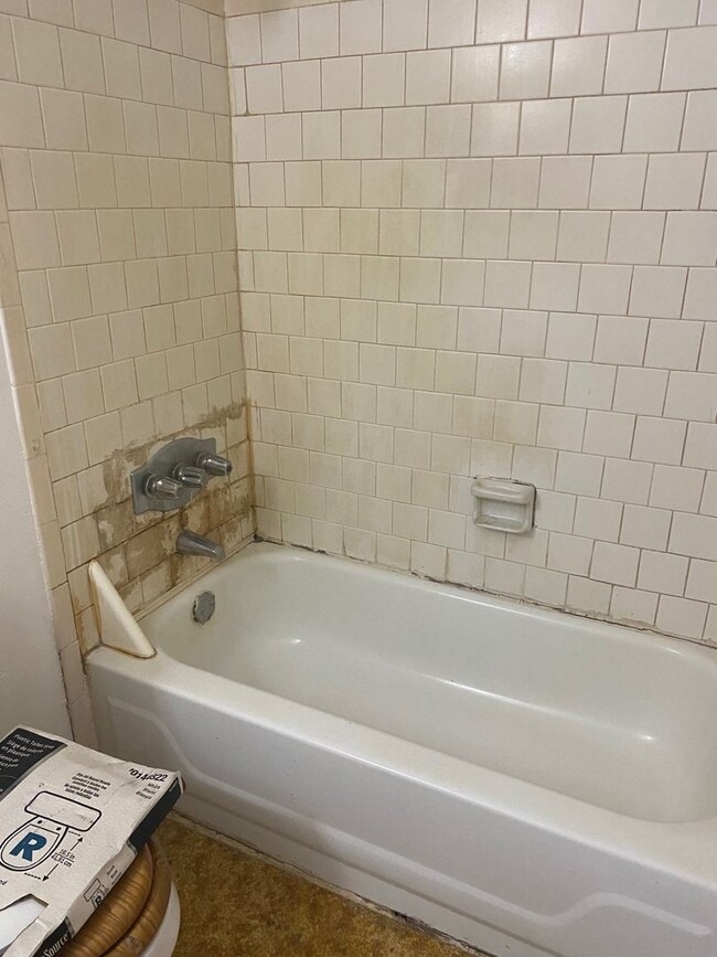 Building Photo - Cozy 2-Bedroom Townhome: Affordable Comfor...