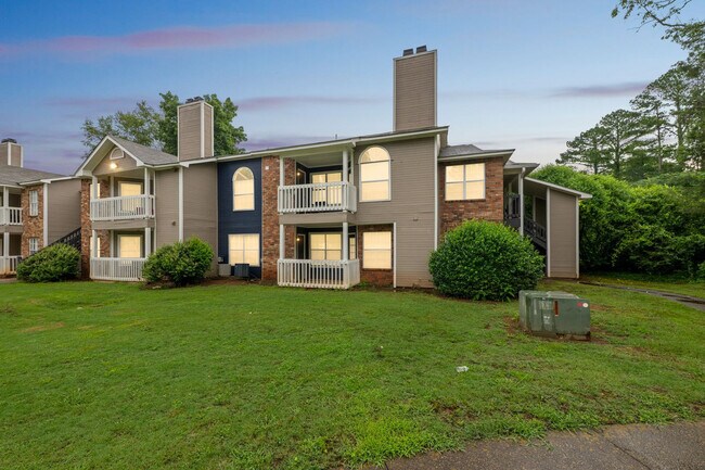 Building Photo - 3784 University Dr NW