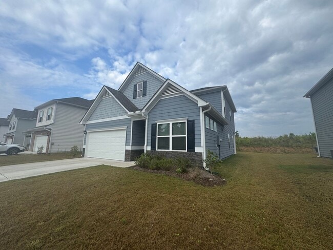 Building Photo - Newer 3/2.5 House in Armuchee- $2,200