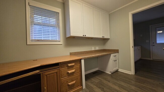 Building Photo - Delightful Home Now For Lease