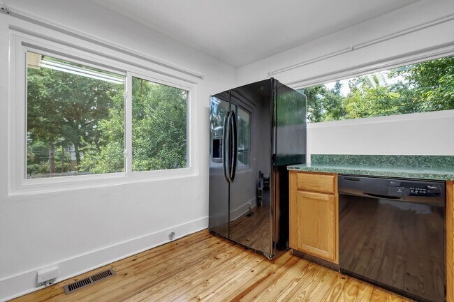 Building Photo - 2208 Escambia Dr