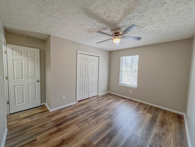 Building Photo - 804 Forest Dale Ln