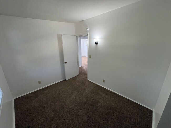 Building Photo - Spacious 3-Bedroom 1-Bath First-Floor Unit...