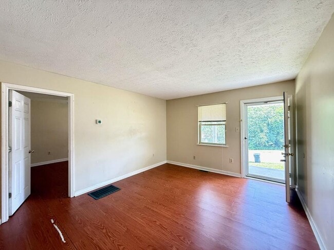 Building Photo - 2884 Blue Ridge Dr