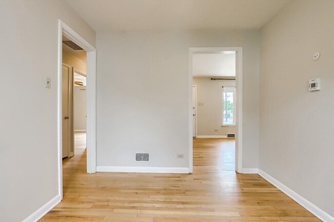 Building Photo - 2 Bedroom single family home in Denver