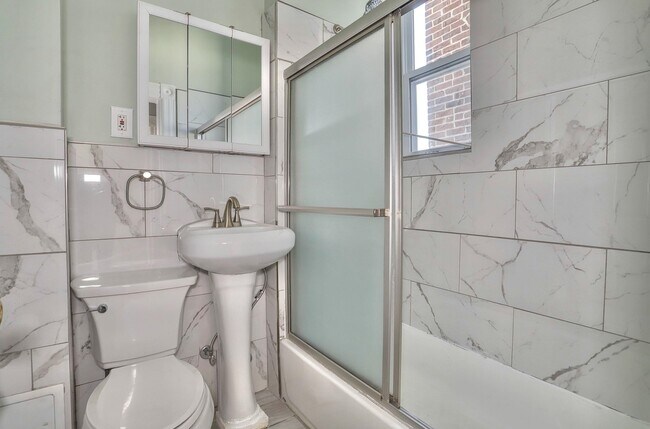 Building Photo - 118 Bowers St