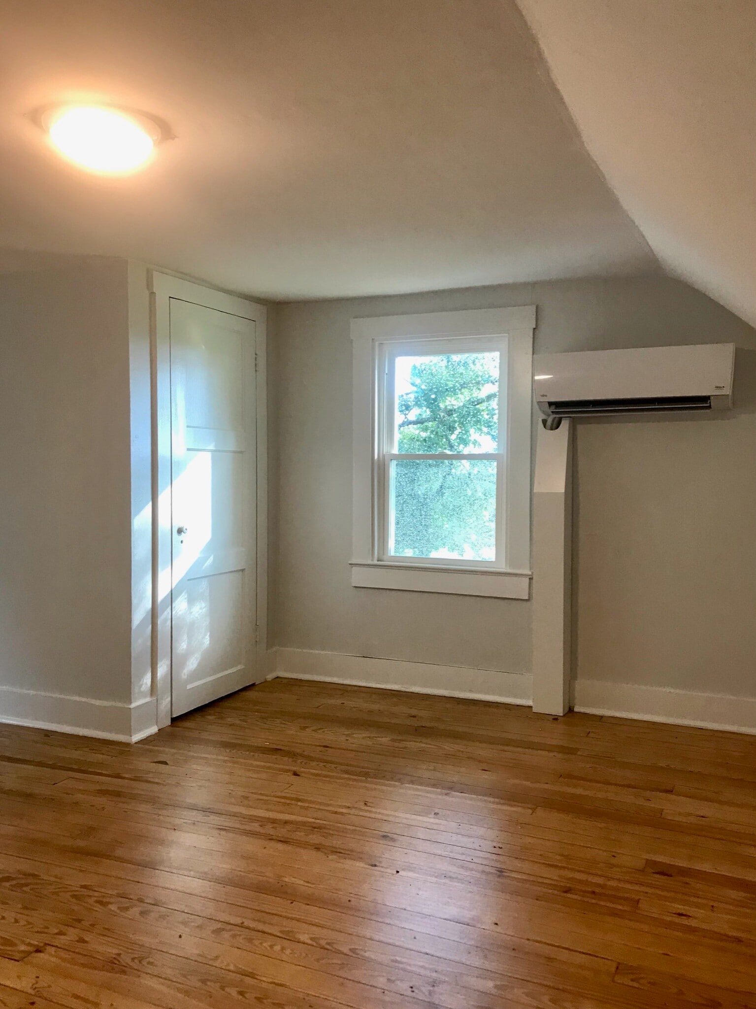 loft - 27320 Morgnec Rd