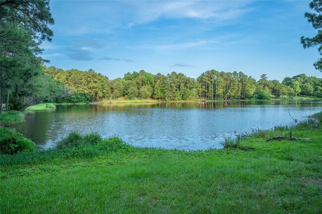 Building Photo - 2626 Blue Lake Dr