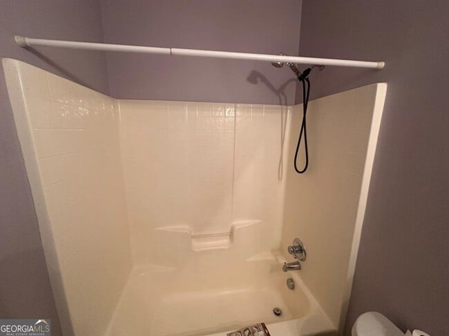 Building Photo - 61 Longwood Ct