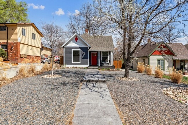 Primary Photo - Charming 2BD, 2BA Longmont Home with Fence...