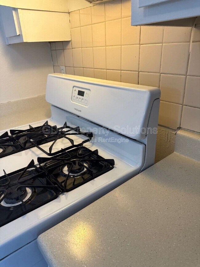 Building Photo - 128 General Arnold St NE