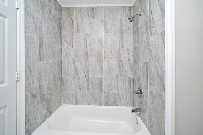 Building Photo - 429 Surrey Cir