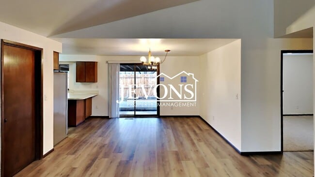 Building Photo - 1202 S 39th Ave