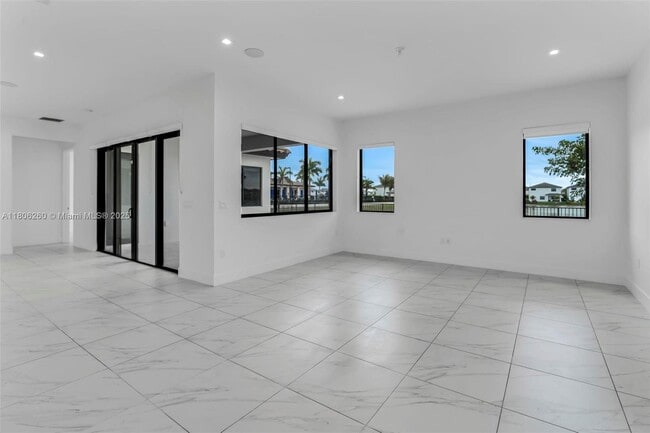 Building Photo - 4309 SW 176th Ave