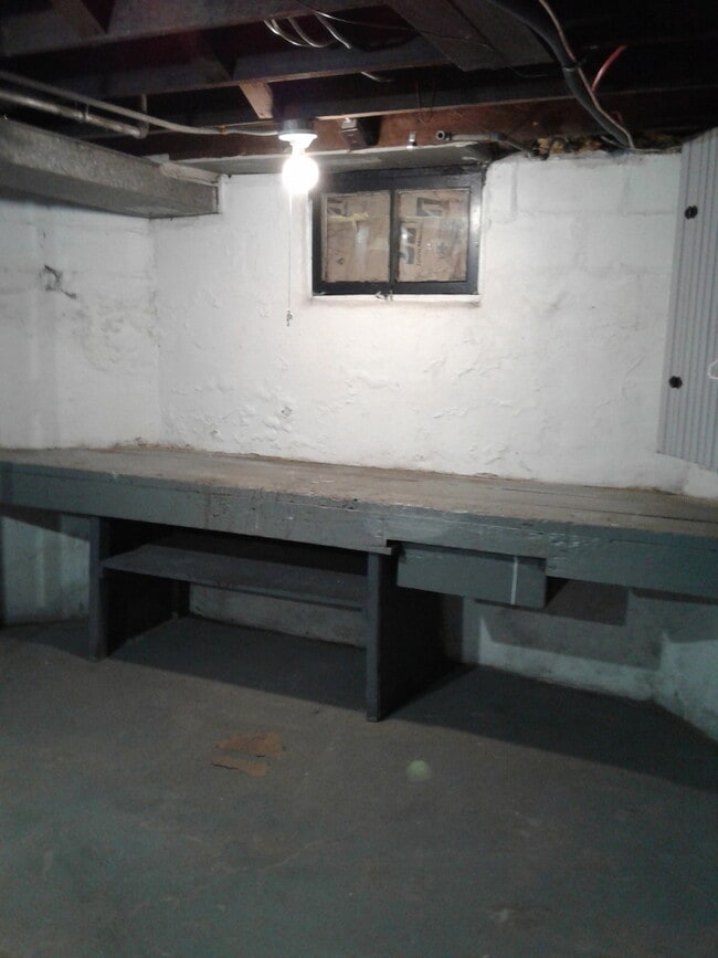 Building Photo - 3 bedroom house in Moline