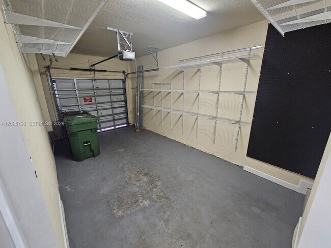 Building Photo - 3387 W 90th St