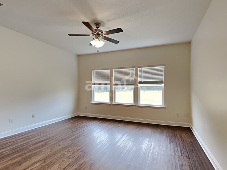 Building Photo - 917 Sunny Stroll Dr