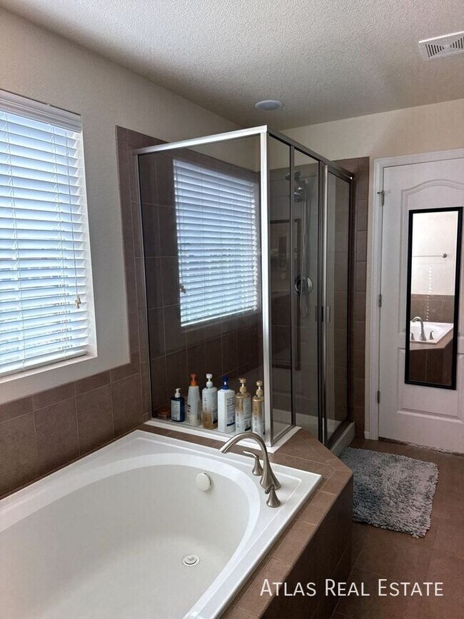 Building Photo - 14050 Hudson St