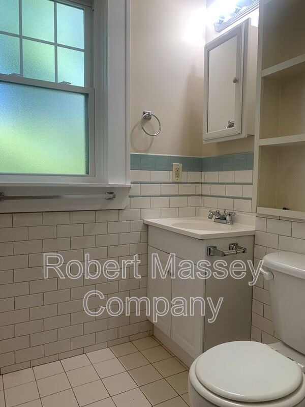 Building Photo - 2424 Glenmary Ave