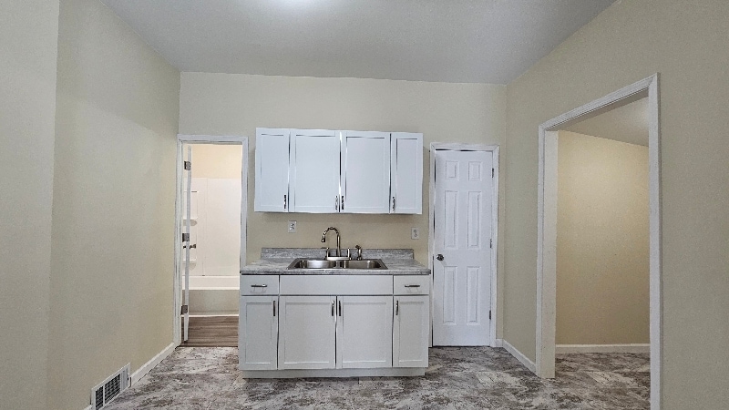 Building Photo - 419 Montrose St