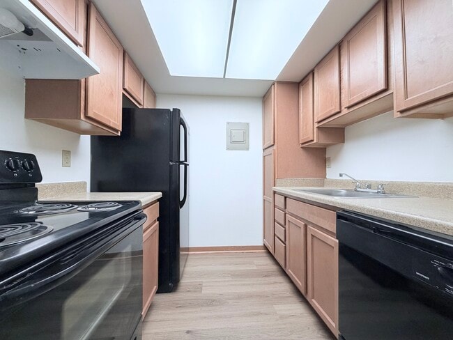 Building Photo - Freedom Park Apartments