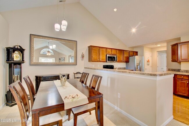 Building Photo - 9097 Royal Oak Ln