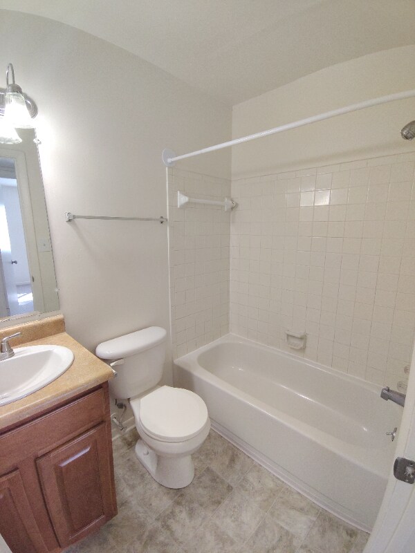 Building Photo - 600 Reusens Rd